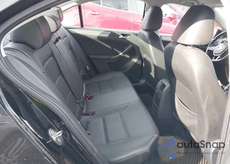 2017 Volkswagen Jetta 1.4T Se z USA, uszkodzony, nr VIN 3VWDB7AJ4HM225765